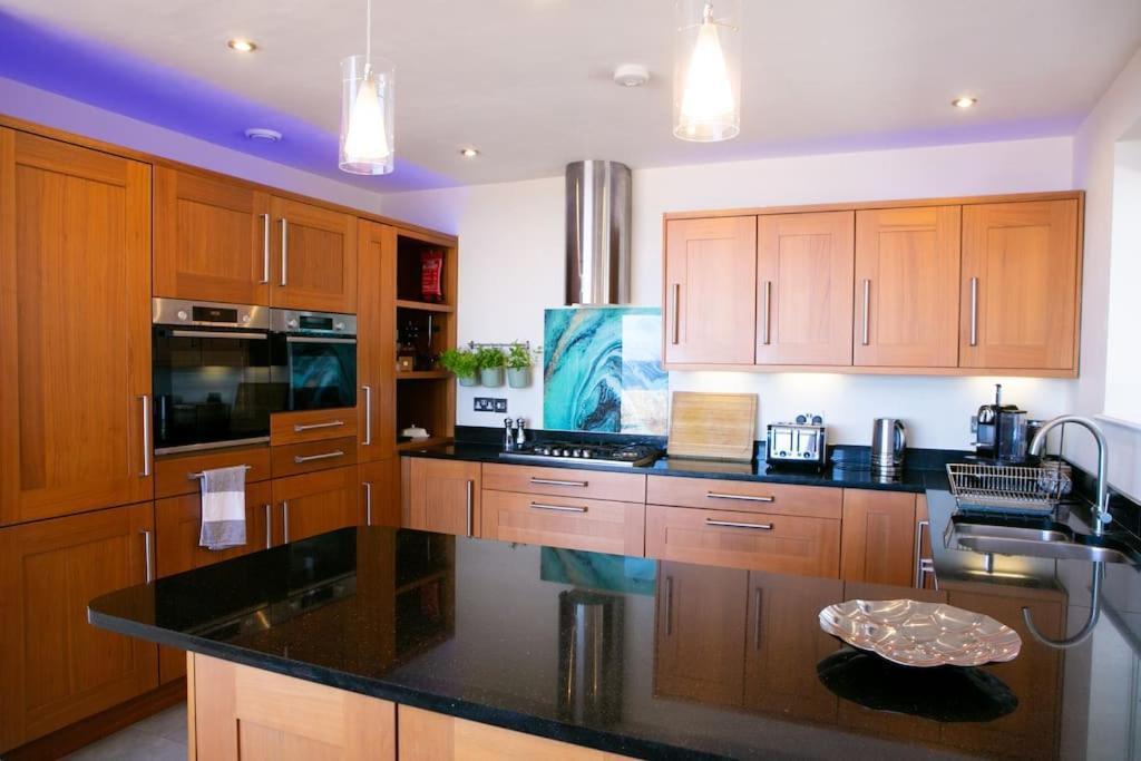 Wow I'M Living On The Beach. Luxury 4 Bed Sleeps 8 Пагъм Екстериор снимка